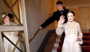 Danza, Carla Fracci in gravi condizioni