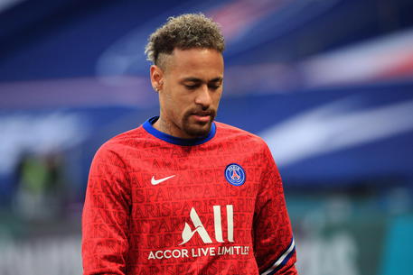 Calcio, Nike: rottura con Neymar dopo accuse abusi sessuali