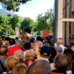 Vaccini Covid, assalto all’hub: ressa inverosimile a Palermo VIDEO