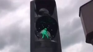 Rotterdam: scatta il semaforo, partono i Maneskin VIDEO