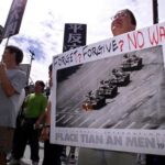 Tienanmen: tensione a Hong Kong, blindati e cannone ad acqua