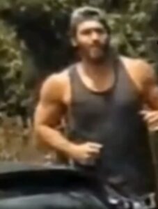 Can Yaman ad Acitrezza VIDEO