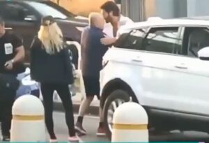 Can Yaman e Diletta Leotta insieme, lui abbraccia il "suocero" VIDEO