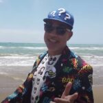 Mister Max fa la parodia a Checco Zalone e a La Vacinada