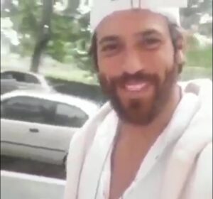 Can Yaman saluta Sabrina, chi è la misteriosa fan? «Sono io!» VIDEO