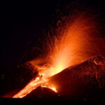 Etna: spettacolare fontana di lava dal cratere di Sud-Est