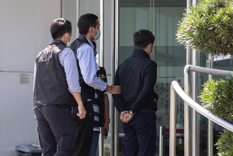 Hong Kong, arrestati 5 dirigenti del tabloid pro-democrazia