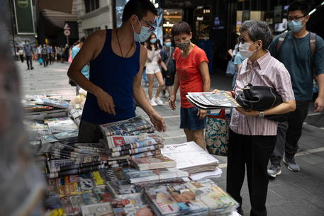 Hong Kong: a ruba le 500mila copie dell’Apple Daily