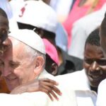 Papa: apriamo cuore ai rifugiati, siamo una sola famiglia