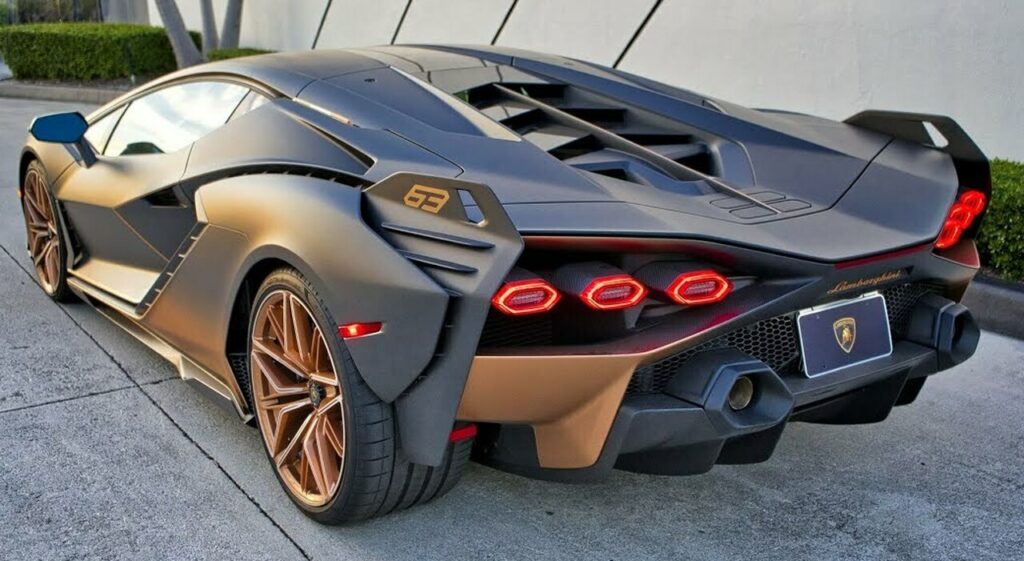 Mi chiamo Cor Tauri e sono la nuova Lamborghini elettrica