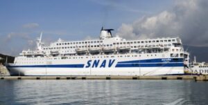 Migranti: in mattinata a Pozzallo la nave quarantena Aurelia