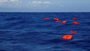 Lampedusa, dramma in mare: 8 donne annegate, una incinta, bimbi dispersi