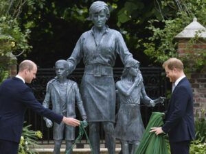 I 60 anni di Lady Diana: a Kensington Palace una statua in suo onore