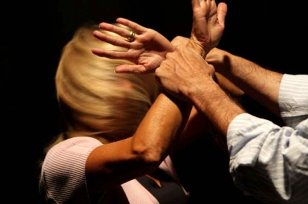 Comiso, tenta di accoltellare moglie e poi di suicidarsi