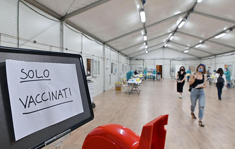 Ricorso al Tar di 300 sanitari contro l’obbligo di vaccinarsi