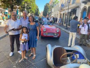 Sfilata auto d'epoca a Lipari, arrivate anche dall'estero