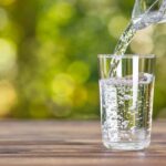 I 5 modi in cui bere acqua ci aiuta a dimagrire