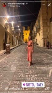 Alessia Marcuzzi, volto noto di Mediaset a passeggio a Noto