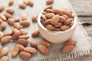 Le mandorle, sono lo snack sano della dieta Mediterranea