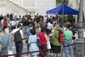 CarrÃ : lunga fila e commozione alla camera ardente