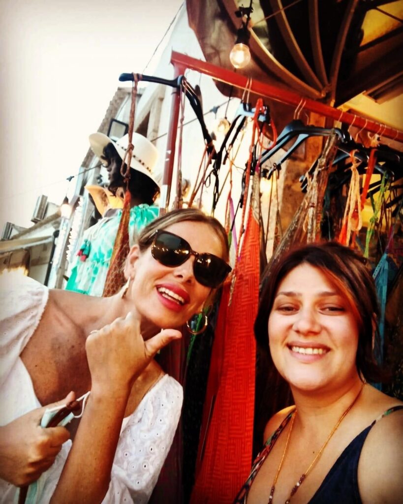 Alessia Marcuzzi, cena a Marzamemi, bagno a Porto Ulisse