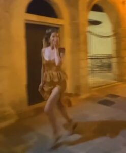 Notte a Ispica, Alessia Marcuzzi balla da sola VIDEO
