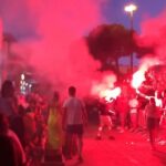 Caroselli in strada e assembramenti inevitabili ovunque