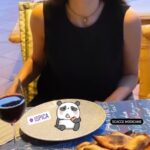 L'attrice Valeria Solarino mangia scacce modicane a Ispica