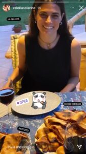 L'attrice Valeria Solarino mangia scacce modicane a Ispica