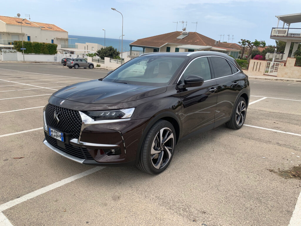 DS 7 Crossback E-Tense, tutti pazzi per la macchina del Presidente