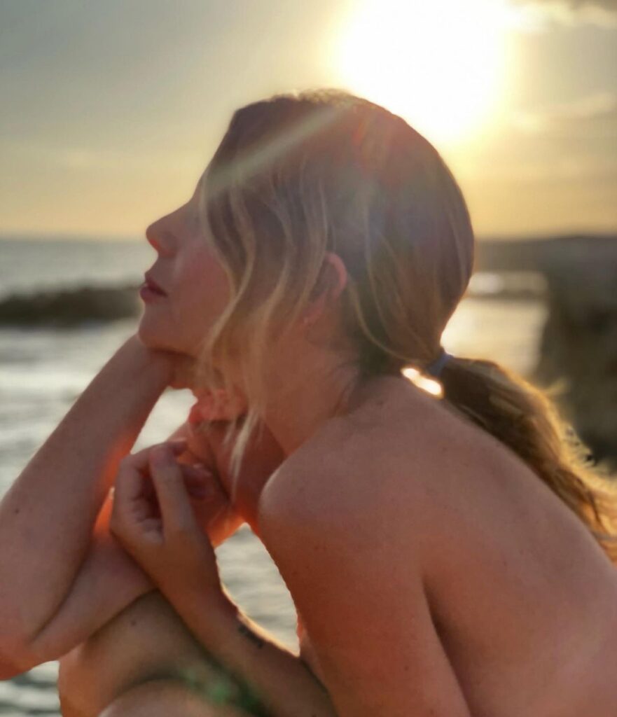 Alessia Marcuzzi in topless a Punta Cirica