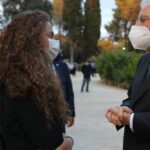 Nel coro delle Baccanti Mattarella abbraccia una Borsellino