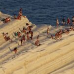 La Scala proibita: la pattuglia smonta, i bagnanti escono al tramonto VIDEO