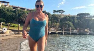 Simona Ventura in vacanza: spunta la foto della prova in costume, superata