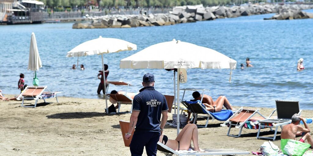 Assembramento allo chalet, chiuso un lido in Sicilia