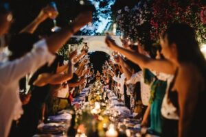 Matrimonio col Covid, quando feste e banchetti soffiano sul focolaio