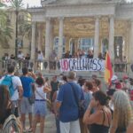 Cento No Vax protestano a Palermo, assembrati