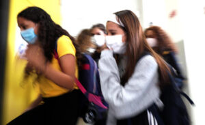 Scuola: Sicilia; a settembre tutti in classe con mascherine