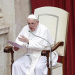Papa: Chiesa in difficoltÃ , solo morti non entrano in crisi