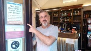 Senza certificato vaccinale niente bar, ristoranti, locali, piscine, musei e molto altro