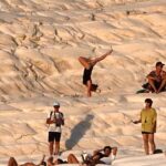 Altro che divieto, la Scala dei Turchi invasa dai turisti
