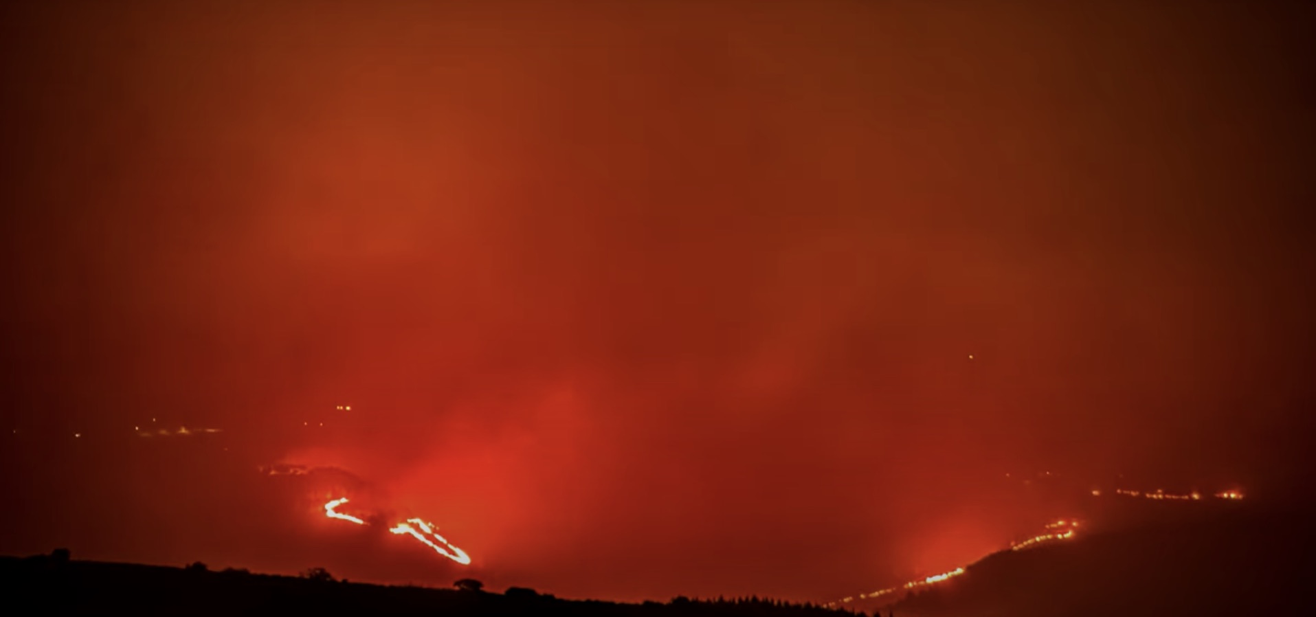 Le terribili immagini dell’incendio di Calaforno in un VIDEO timelapse