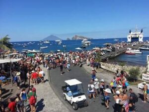 Eolie, ordinanze sindaco per concerti nei pub e sosta porti