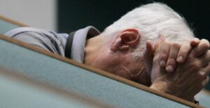 Ragusa, figlio aggredisce prima il padre e poi i poliziotti