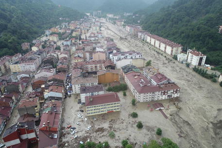 Inondazioni in Turchia, bilancio salito a 44 morti