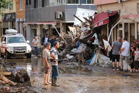 Turchia: inondazioni, bilancio sale a 70 vittime