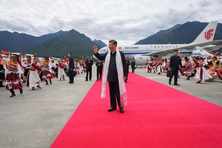 Cina: Xi contro i redditi ‘eccessivi’, ricchi diano di più