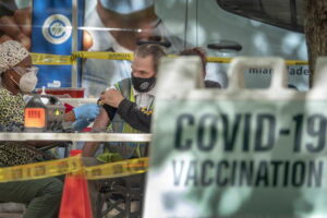 Covid: Usa distribuiranno terza dose da settembre