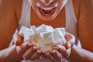 Lo zucchero fa male, ecco 5 semplici consigli per ridurne il consumo