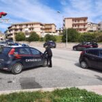Ruba un'auto a Noto e va al supermercato ad Avola